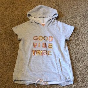 Kids short sleeve sweatshirt.
